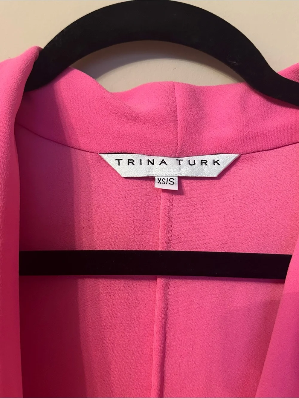 Trina Turk Concourse 2 Draped V-Neck Cap-Sleeve Top Size XS/ Small Hot Pink - Picture 3 of 11